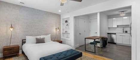Desk, iron/ironing board, WiFi, bed sheets
