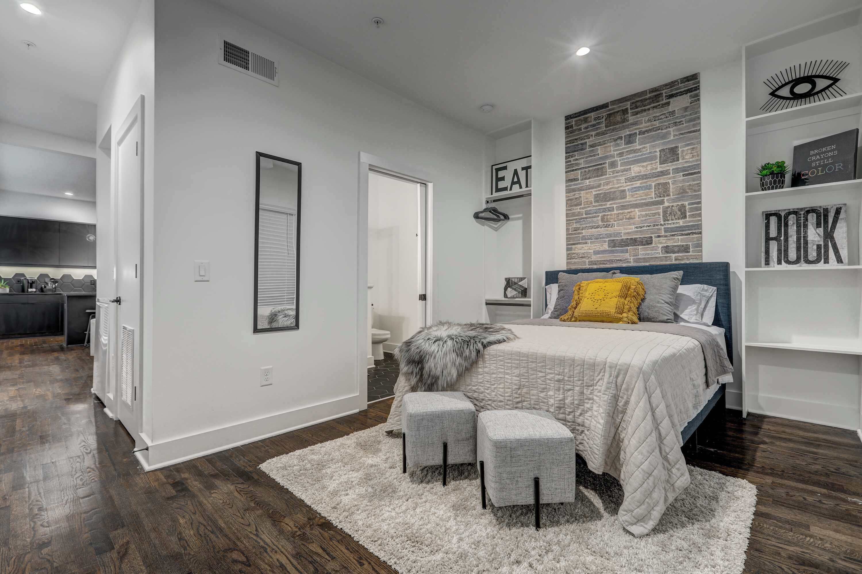 1 bedroom, desk, iron/ironing board, WiFi