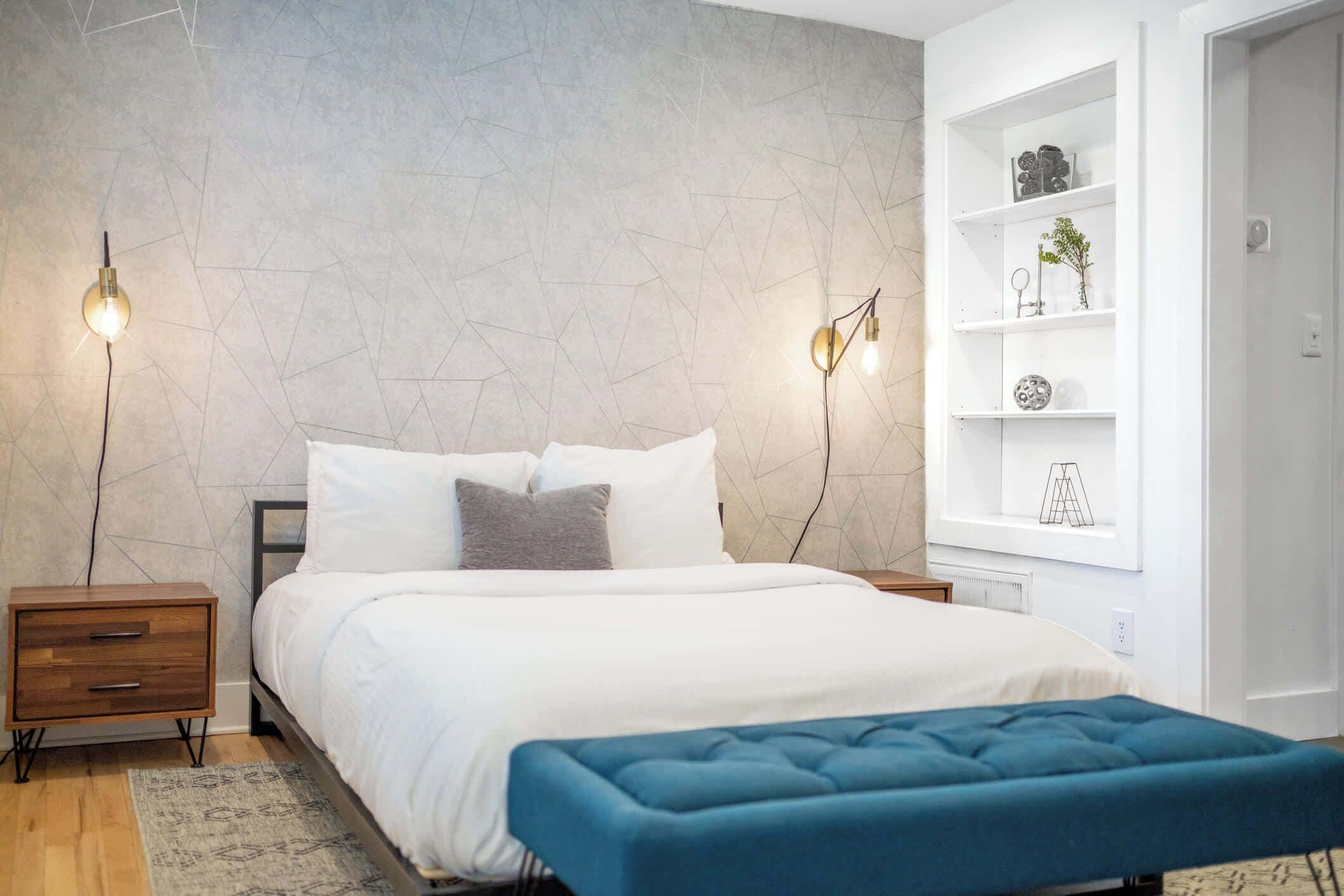 Desk, iron/ironing board, WiFi, bed sheets