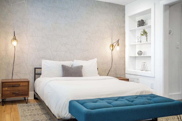 Desk, iron/ironing board, WiFi, bed sheets