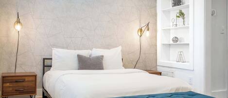 Una scrivania, ferro/asse da stiro, Wi-Fi, lenzuola