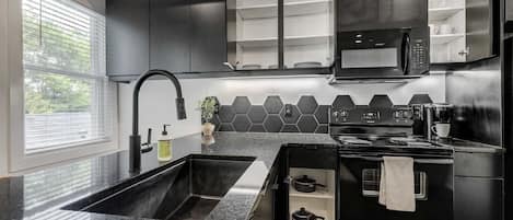 Refrigerador, microondas, horno, placa de cocina