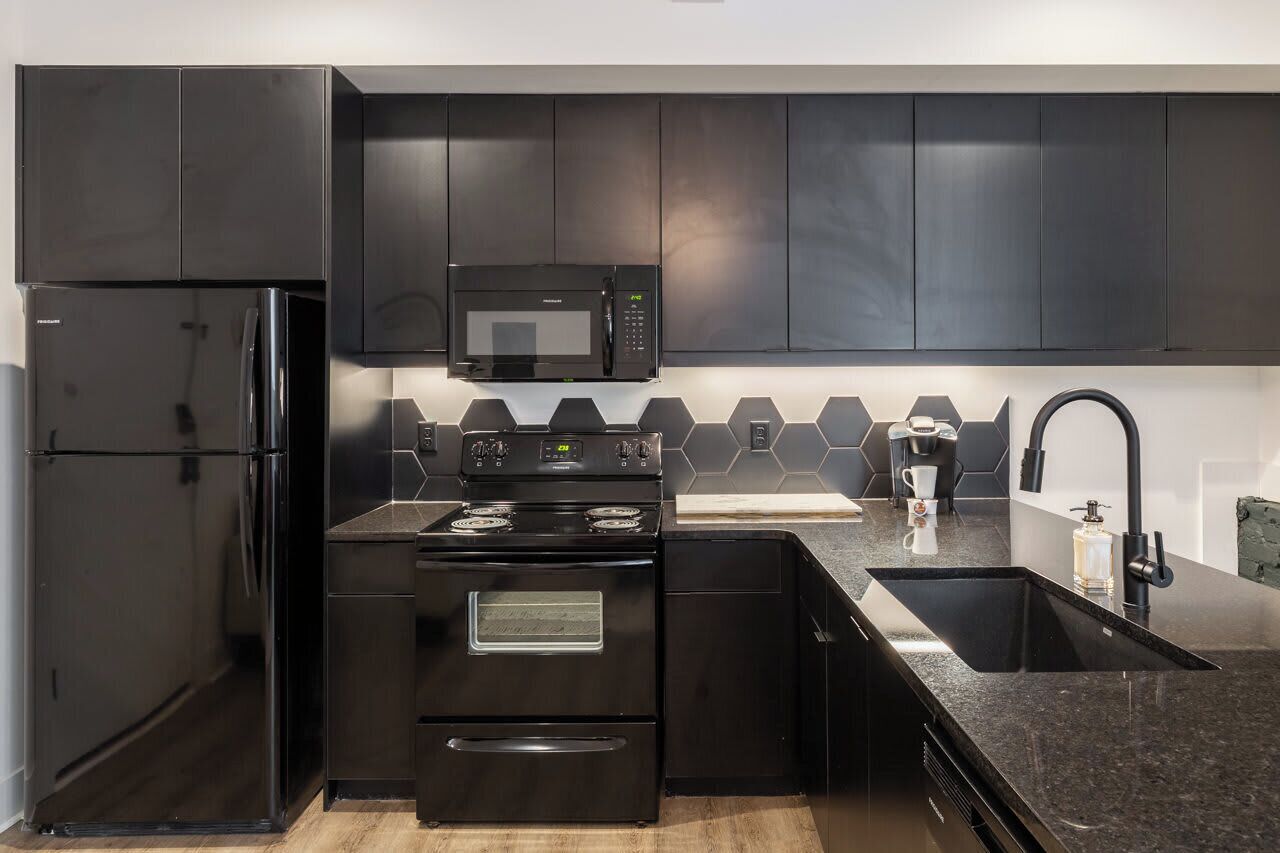 Frigorífic, microones, forn i placa de cuina 