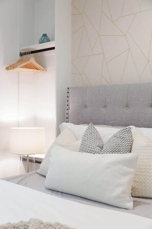 1 chambre, bureau, fer et planche à repasser, Wi-Fi