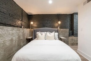 1 bedroom, desk, iron/ironing board, WiFi