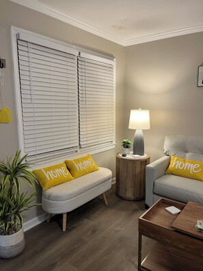 Smart TV - The Brayden House of Rogersville- 2 Bed/1 Ba- 2025 Renovated/New Furnishings (Rogersville)