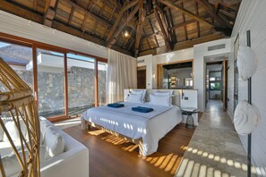 6 bedrooms, iron/ironing board, internet, bed sheets