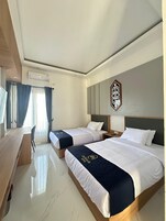 Deluxe Twin Room, City View | Desk, laptop workspace, free WiFi