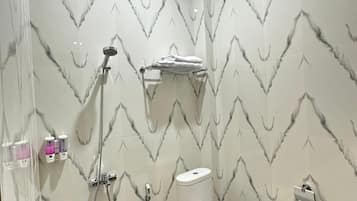 Deluxe Double Room | Bathroom