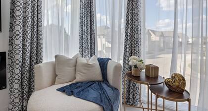 Festive Villa 1: Heart of Richardson, TX 6BR, 5BA