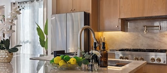 Festive Villa 1: Heart of Richardson, TX 6BR, 5BA