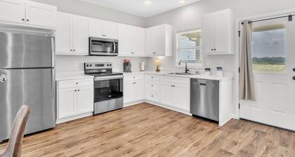 Columbus Comfort | 2BR Hideaway w/ Grill & Wi-Fi