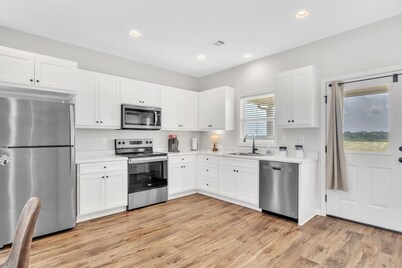 Columbus Comfort | 2BR Hideaway w/ Grill & Wi-Fi