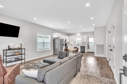 Green Light Haven, Comfort in Columbus, 2BR, Grill