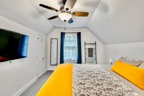 3 bedrooms, desk, travel crib, free WiFi