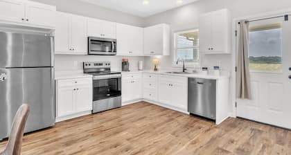 Comfy & Convenient 2BR Guest House in Columbus