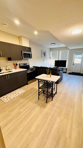 Beautiful walk out basement suit in south east Calgary