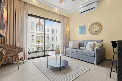 Cozy 1 BR Apartment by Vistacana