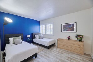 2 bedrooms, iron/ironing board, internet, bed sheets