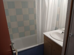 Douche, sèche-cheveux