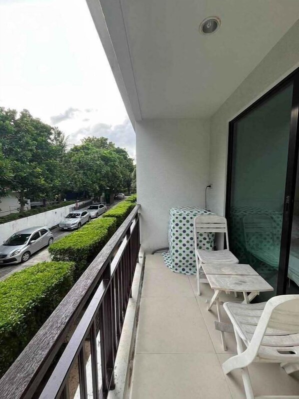 Standard-dobbeltværelse - balkon - udsigt til gårdsplads | Terrasse/gårdhave