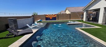 Boater/atv getaway Huge heated pool with free private boat dock at lake Martinez