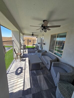 Terrace/patio - Boater/atv getaway Huge heated pool with free private boat dock at lake Martinez (Yuma)