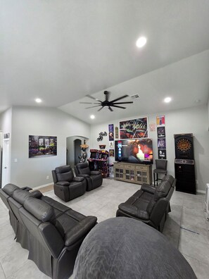 Interior - Boater/atv getaway Huge heated pool with free private boat dock at lake Martinez (Yuma)
