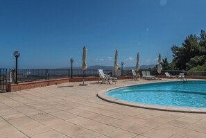 حمّام سباحة خارجي موسمي