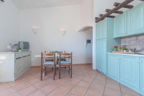 Standard Apartment, Multiple Bedrooms, Mountainside (Domus De Pedra Pertunta) | Dining - Domus De Pedra Pertunta (Castelsardo)