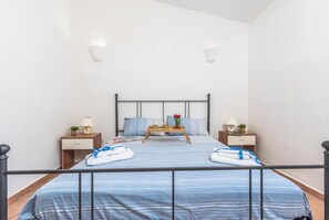 Standard Apartment, Multiple Bedrooms, Mountainside (Domus De Pedra Pertunta) | 1 bedroom, iron/ironing board, WiFi, bed sheets - Domus De Pedra Pertunta (Castelsardo)