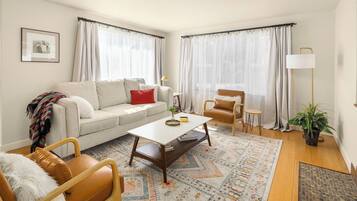 Smart TV, fireplace, books, stereo