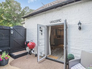 Terrace/patio - Shire Cottage - UK50416 (Ringwood, New Forest)