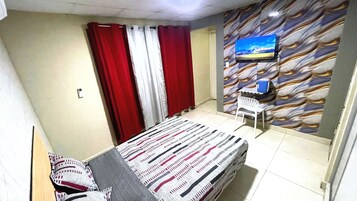 Double Room, Courtyard View | Blackout drapes, WiFi (free), bed sheets