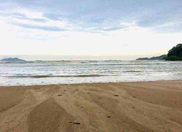 靠近海滩