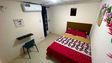 Doppelzimmer, Blick auf den Innenhof