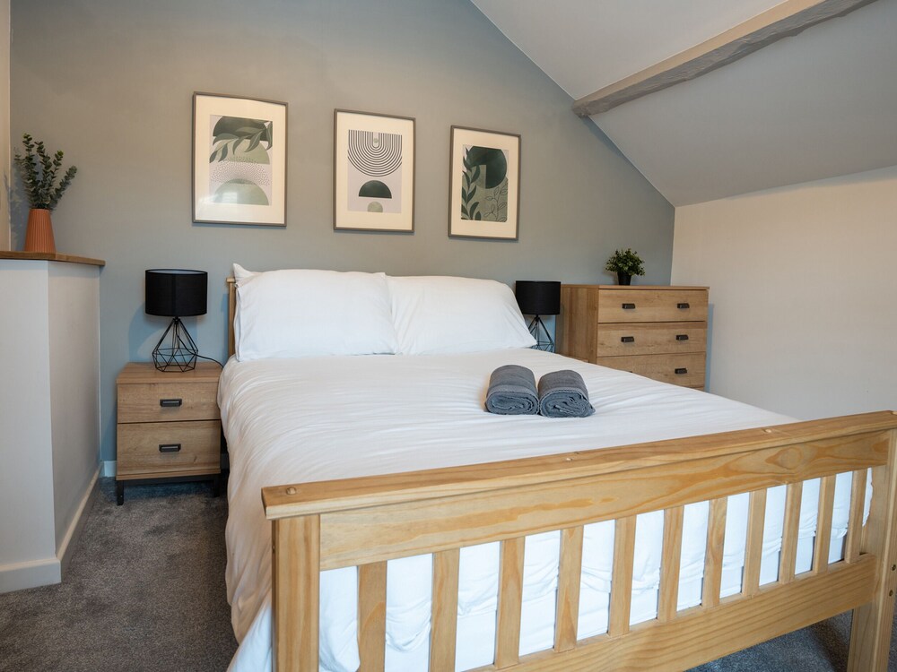 GARN VIEW, pet friendly, character holiday cottage in Dolgellau ...