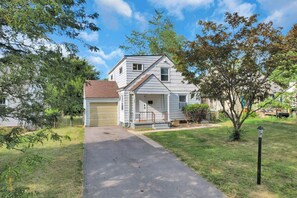 Exterior - The Columbus Prime - 5 Bedroom 2 Bath- Parking (Columbus)