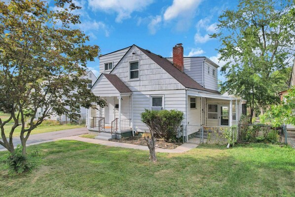 Unclassified image, 1 of 53, button - The Columbus Prime - 5 Bedroom 2 Bath- Parking (Columbus)