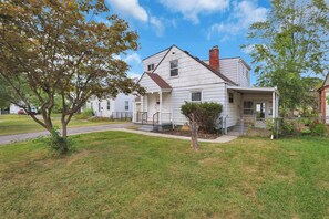 Unclassified image, 2 of 53, button - The Columbus Prime - 5 Bedroom 2 Bath- Parking (Columbus)