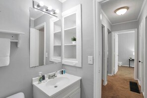 Unclassified image, 5 of 53, button - The Columbus Prime - 5 Bedroom 2 Bath- Parking (Columbus)