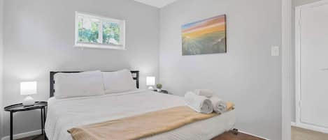 5 bedrooms, desk, iron/ironing board, WiFi