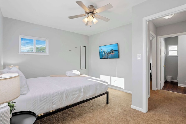 5 bedrooms, desk, iron/ironing board, WiFi