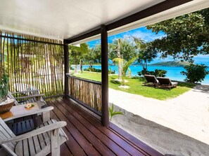 Beachfront Bure | Utsikt fra rommet
