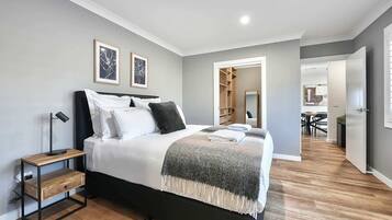 3 عدّة غرف نوم ومكواة/لوح كي وسرير سفر وواي فاي