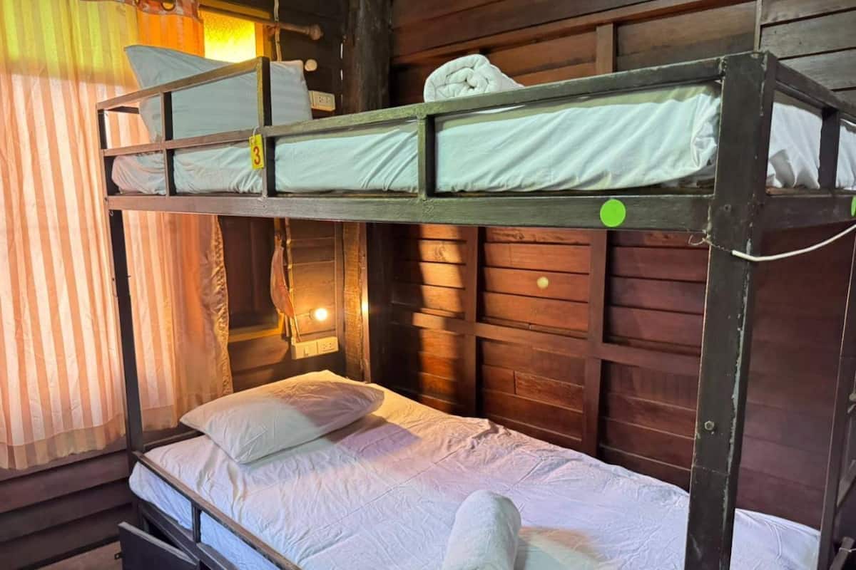 Shared Dormitory, Men only | Bed sheets