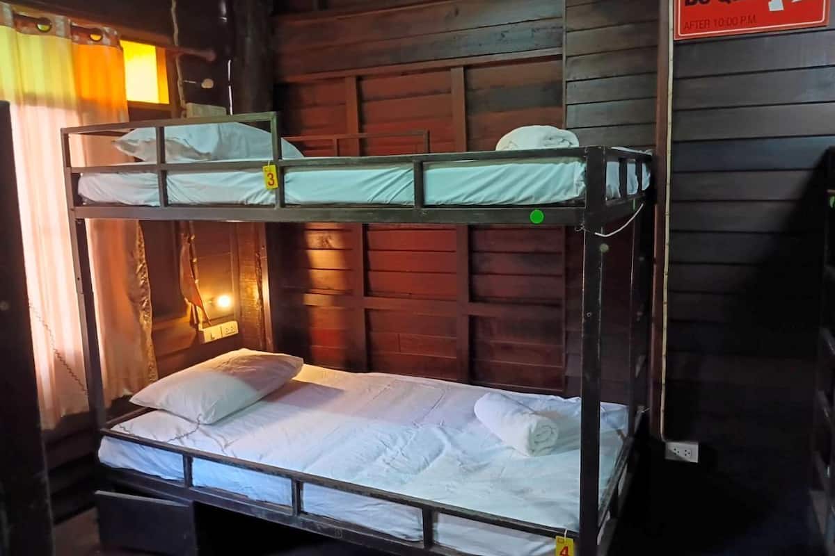 Shared Dormitory, Women only | Bed sheets