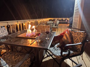Outdoor dining - Cozy, family-friendly Show Low home, cabin vibe (Show Low)