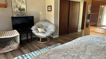 3 bedrooms, desk, iron/ironing board, free WiFi