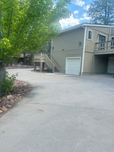 Scenic 3-master bedroom golf course retreat!